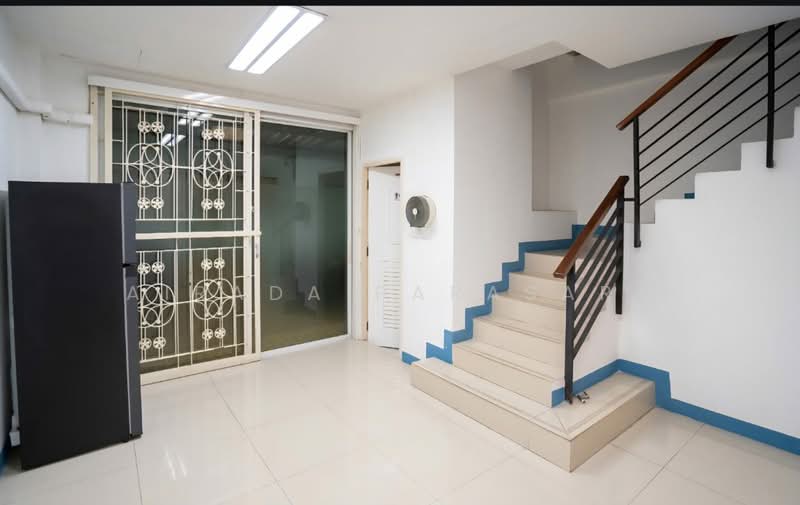 RK Biz Center Motorway - Airportlink, Bangkok, Motorway Road, Khlong Song Ton Nun, Lat Krabang, Bangkok, 4 Bedrooms, 210 sqm, Townhouse For Rent, by Airada Parasarn, 500211806 - DDproperty.com