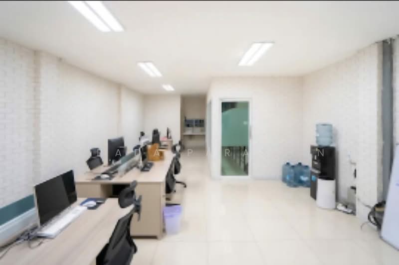 RK Biz Center Motorway - Airportlink, Bangkok, Motorway Road, Khlong Song Ton Nun, Lat Krabang, Bangkok, 4 Bedrooms, 210 sqm, Townhouse For Rent, by Airada Parasarn, 500211806 - DDproperty.com