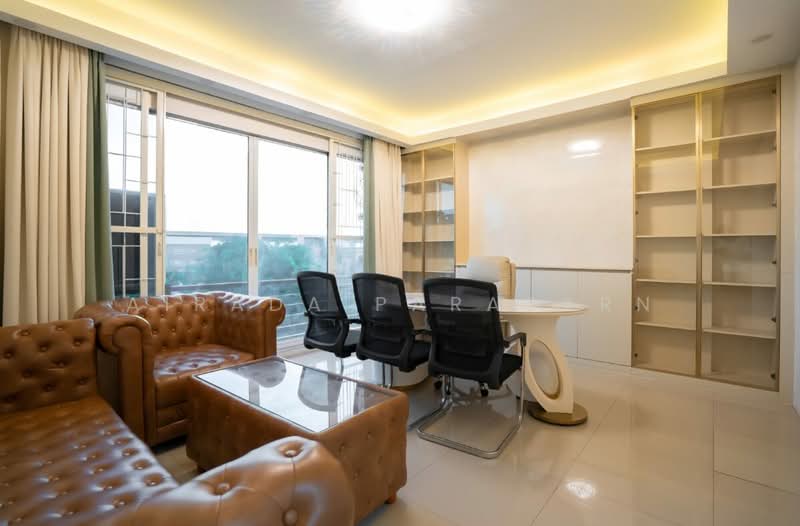 RK Biz Center Motorway - Airportlink, Bangkok, Motorway Road, Khlong Song Ton Nun, Lat Krabang, Bangkok, 4 Bedrooms, 210 sqm, Townhouse For Rent, by Airada Parasarn, 500211806 - DDproperty.com