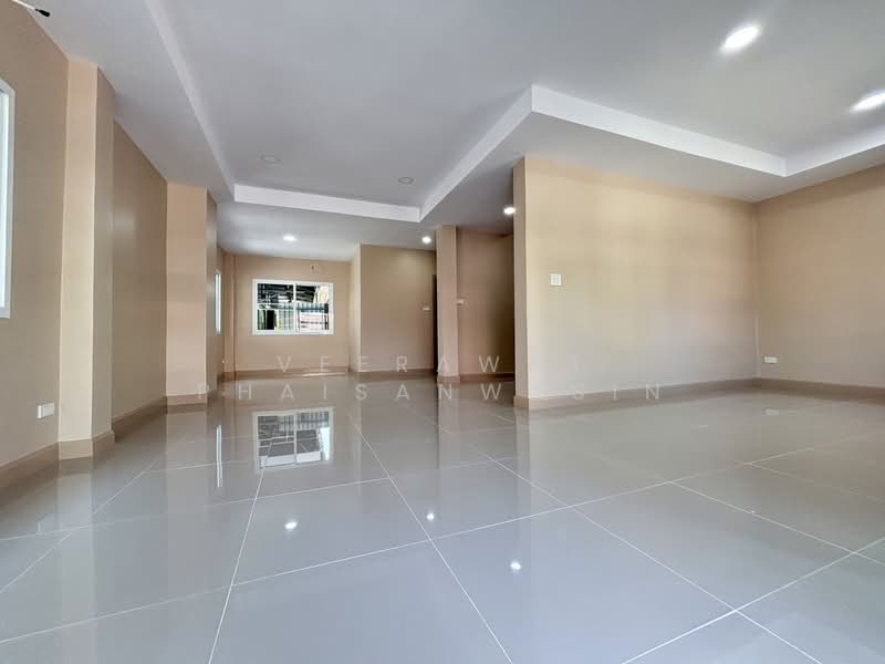 Supawan Romklao : สุภาวัลย์ ร่มเกล้า, กรุงเทพ, ถนนร่มเกล้า, คลองสามประเวศ, ลาดกระบัง, กรุงเทพ, 72 ตร.ม., บ้านเดี่ยว ขาย, โดย Veerawat Phaisanwasin, 500211811 - DDproperty.com