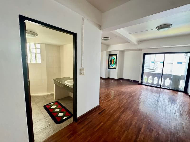 For Rent - ทำเลซ.สุขุมวิท 4 BTS นานา ให้เช่าอาคารพาณิชย์ 5 ชั้น รีโนเวทใหม่ บ้านสวย พร้อมอยู่ ทำเลดี, Bangkok