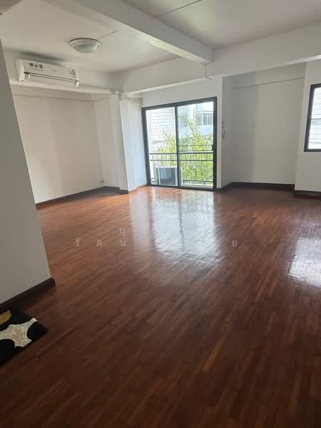 For Rent - ทำเลซ.สุขุมวิท 4 BTS นานา ให้เช่าอาคารพาณิชย์ 5 ชั้น รีโนเวทใหม่ บ้านสวย พร้อมอยู่ ทำเลดี, Bangkok