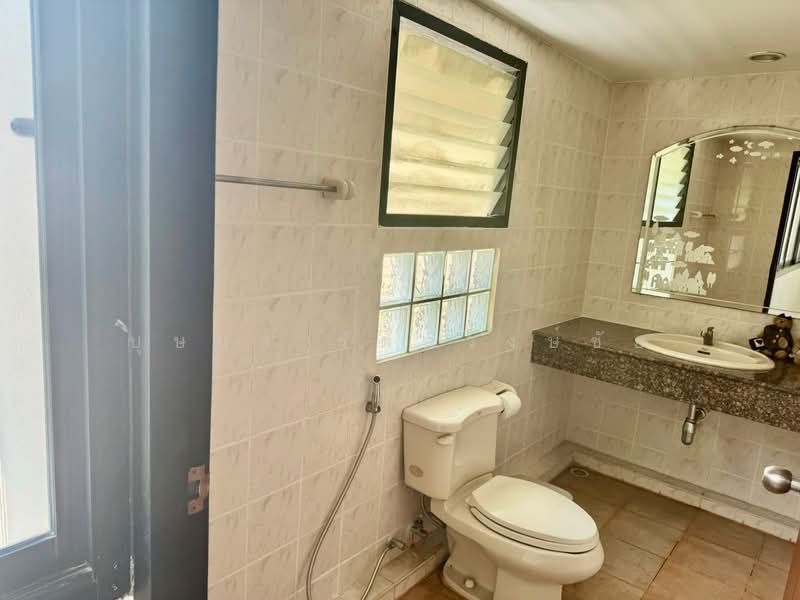 For Rent - ทำเลซ.สุขุมวิท 4 BTS นานา ให้เช่าอาคารพาณิชย์ 5 ชั้น รีโนเวทใหม่ บ้านสวย พร้อมอยู่ ทำเลดี, Bangkok