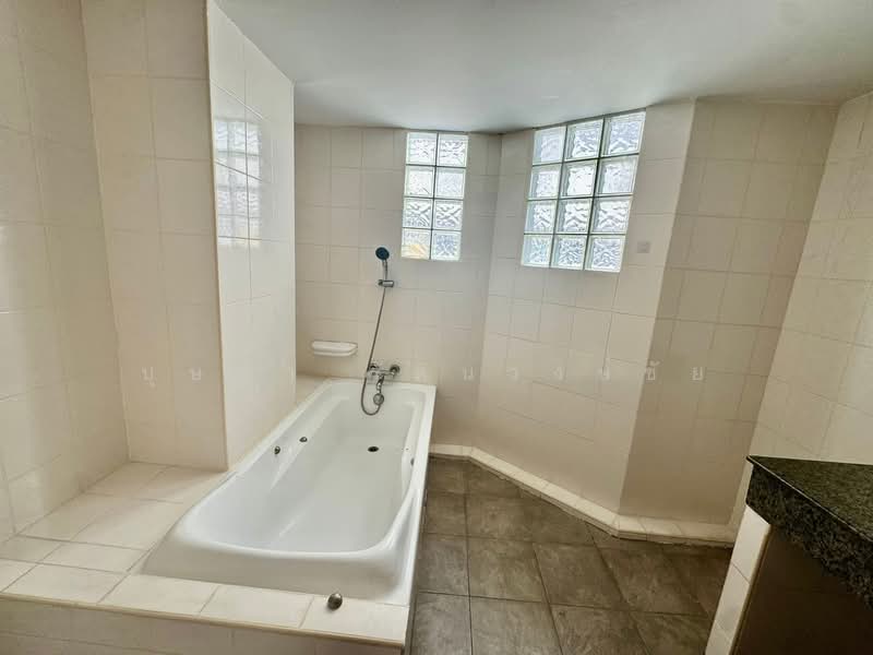 ให้เช่า - ทำเลซ.สุขุมวิท 4 BTS นานา ให้เช่าอาคารพาณิชย์ 5 ชั้น รีโนเวทใหม่ บ้านสวย พร้อมอยู่ ทำเลดี, กรุงเทพ