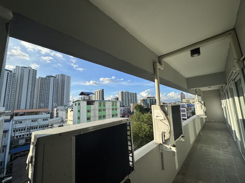 For Sale: Renovated Building in Huai Khwang 6 Floors + Rooftop, 2,000 sq.m. Usable Area, Bangkok, ประชาอุทิศ, Huai Khwang, Huai Khwang, Bangkok, , 432 sqm, Land For Sale, by แพรวา ตั้งนิรันดร, 500211876 - DDproperty.com