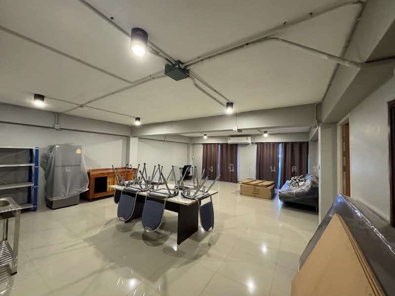 ขายด่วน ตึกรีโนเวทย่านห้วยขวาง 6 ชั้น + ดาดฟ้า พื้นที่ใช้สอย 2,000 ตร.ม, กรุงเทพ, ประชาอุทิศ, ห้วยขวาง, ห้วยขวาง, กรุงเทพ, 432 ตร.ม., ที่ดิน ขาย, โดย แพรวา ตั้งนิรันดร, 500211876 - DDproperty.com