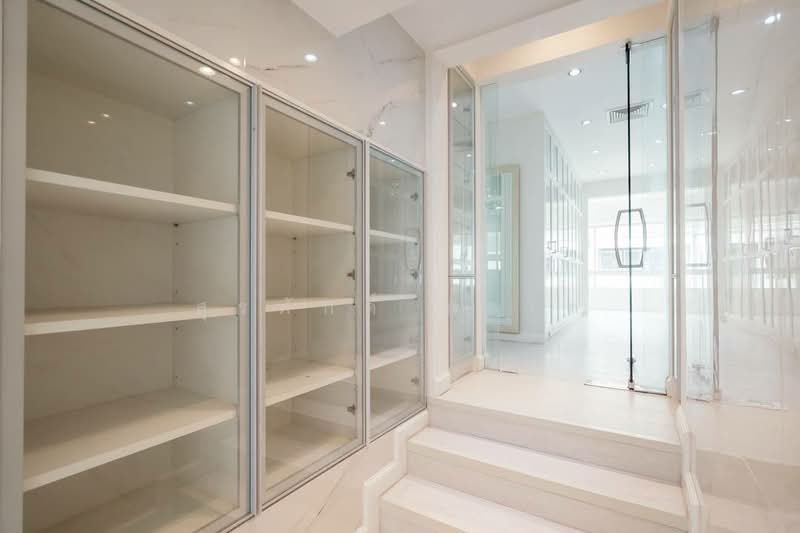 Townhome 3floor 48sqm Usage area 440sqm4bed6bathrooms2living rooms, Bangkok, สุขุมวิท 15, Khlongtoei Nua, Watthana, Bangkok, 4 Bedrooms, 440 sqm, Townhouse For Sale, by Surasak Satho, 500211879 - DDproperty.com