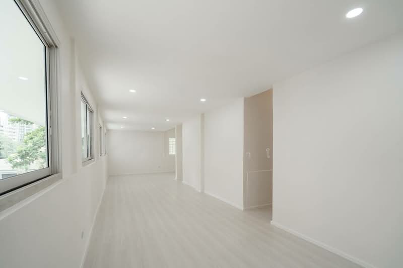 Townhome 3floor 48sqm Usage area 440sqm4bed6bathrooms2living rooms, Bangkok, สุขุมวิท 15, Khlongtoei Nua, Watthana, Bangkok, 4 Bedrooms, 440 sqm, Townhouse For Sale, by Surasak Satho, 500211879 - DDproperty.com