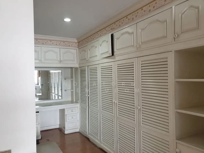 D.S. Tower 1 Sukhumvit 33, Bangkok, Soi Phrom Chit, Khlong Tan Nua, Watthana, Bangkok, 3 Bedrooms, 236 sqm, Condo For Sale, by Nopatorn Prem-udom, 500211912 - DDproperty.com
