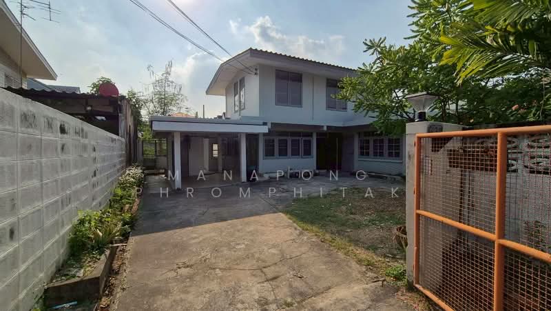 Two-story detached house Seri Thai 57, Bangkok, เสรีไทย 57, Khlong Kum, Bueng Kum, Bangkok, 4 Bedrooms, 250 sqm, Single Detached House For Rent, by Manapong Phromphitak, 500211930 - DDproperty.com