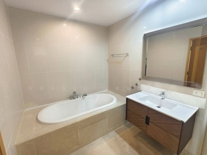 The Empire Place, Bangkok, 88 Narathiwatratchanakharin Road, Thung Maha Mek, Sathon, Bangkok, 2 Bedrooms, 97 sqm, Condo For Rent, by หทัยชนก แสนเสร็จ, 500211985 - DDproperty.com