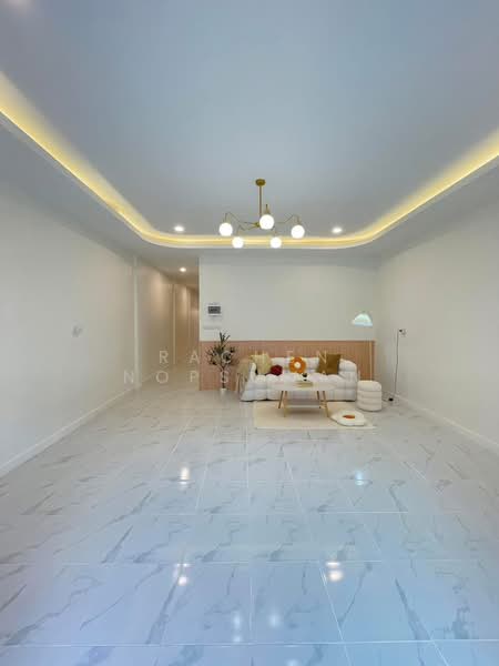 Single-story townhouse for sale in Kuan Lang, within a housing project. 2 bedrooms, 1 bathroom,, Songkhla, Khuan Lang, Hat Yai, Songkhla, 2 Bedrooms, 80 sqm, Townhouse For Sale, by Rachen Nopsuwan, 500212084 - DDproperty.com