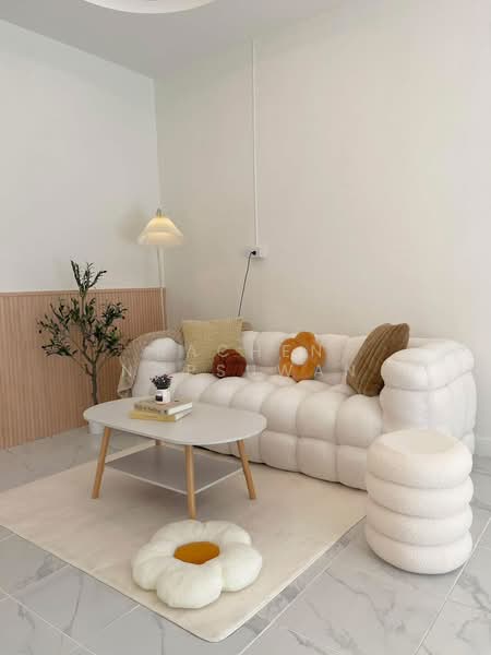 Single-story townhouse for sale in Kuan Lang, within a housing project. 2 bedrooms, 1 bathroom,, Songkhla, Khuan Lang, Hat Yai, Songkhla, 2 Bedrooms, 80 sqm, Townhouse For Sale, by Rachen Nopsuwan, 500212084 - DDproperty.com