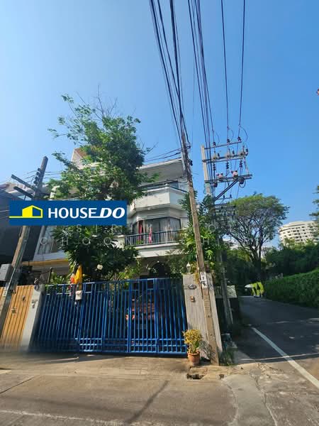 Townhome Sukhumvit 61, Bangkok, Khlong Tan Nua, Watthana, Bangkok, 4 Bedrooms, 300 sqm, Townhouse For Sale, by Sirikamol Choonpicharn, 500212139 - DDproperty.com