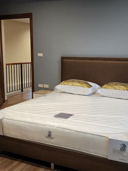 For Rent - Low-rise Peivate about 100 sq m. with 2 bedrooms apartment in Yenarkat near Market Place Nanglingee, Bangkok