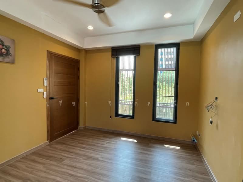 For Rent - Low-rise Peivate about 100 sq m. with 2 bedrooms apartment in Yenarkat near Market Place Nanglingee, Bangkok