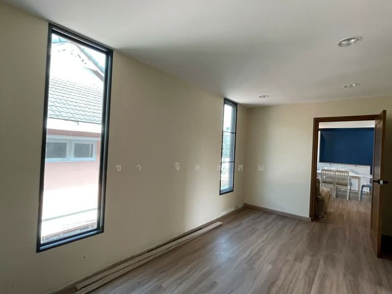 For Rent - Low-rise Peivate about 100 sq m. with 2 bedrooms apartment in Yenarkat near Market Place Nanglingee, Bangkok