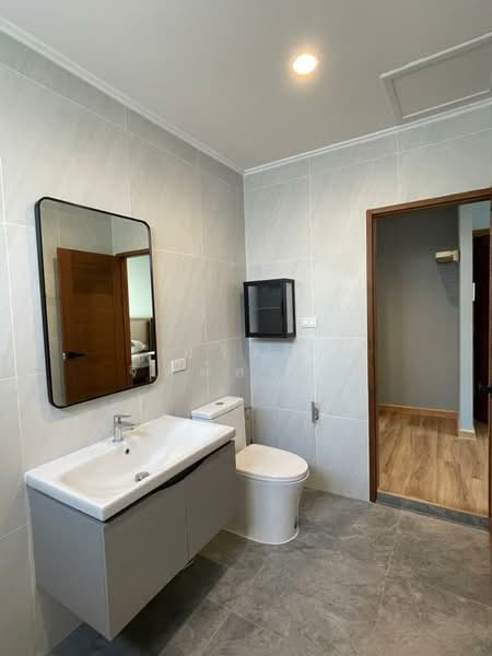 For Rent - Low-rise Peivate about 100 sq m. with 2 bedrooms apartment in Yenarkat near Market Place Nanglingee, Bangkok