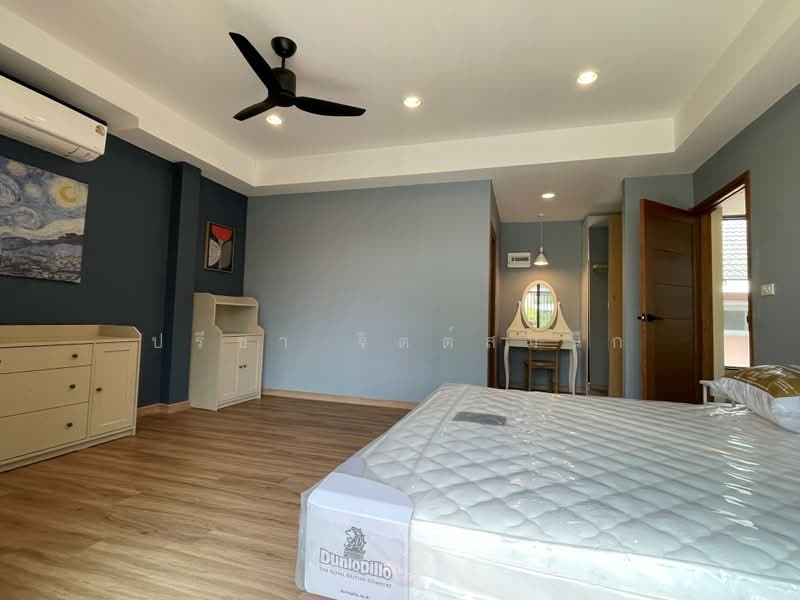 For Rent - Low-rise Peivate about 100 sq m. with 2 bedrooms apartment in Yenarkat near Market Place Nanglingee, Bangkok