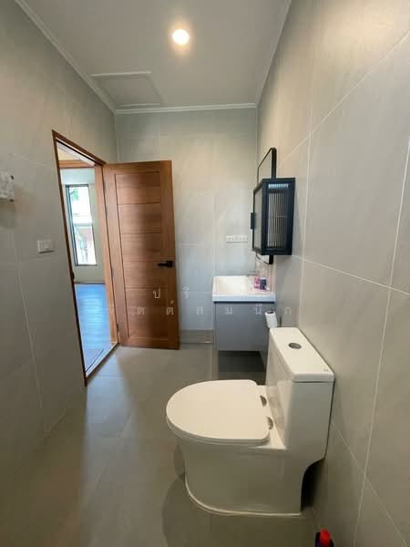 For Rent - Low-rise Peivate about 100 sq m. with 2 bedrooms apartment in Yenarkat near Market Place Nanglingee, Bangkok