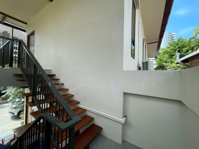 Low-rise Private 2 bedrooms apartment in Yenarkat near Market Place Nanglingee, Bangkok, เย็นอากาศ, Chong Nonsi, Yan Nawa, Bangkok, 2 Bedrooms, 100 sqm, Villa For Rent, by ปรีชา จิตต์สมนึก, 500212141 - DDproperty.com