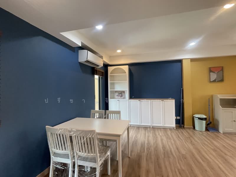 For Rent - Low-rise Peivate about 100 sq m. with 2 bedrooms apartment in Yenarkat near Market Place Nanglingee, Bangkok