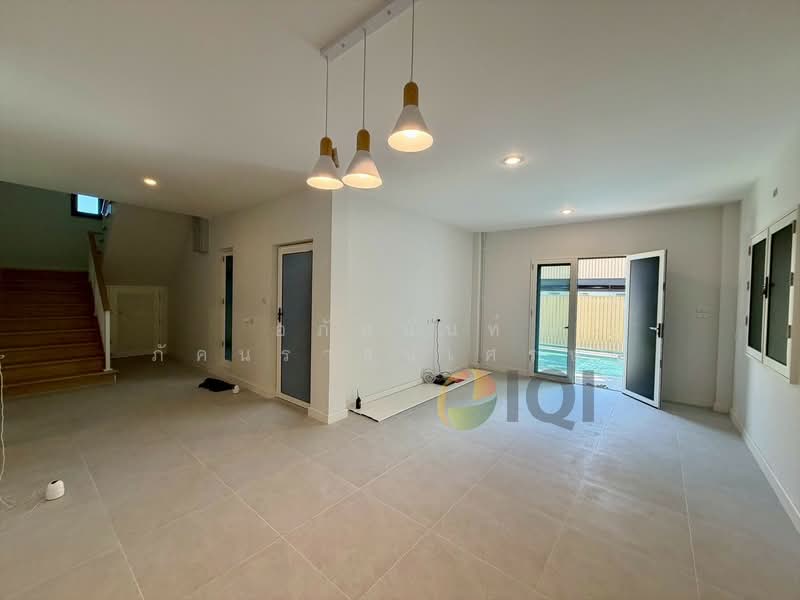 ซอยรัชดานิเวศน์ 14, Bangkok, ประชาอุทิศ 19, Samsen Nok, Huai Khwang, Bangkok, 4 Bedrooms, 250 sqm, Single Detached House For Sale, by อภัสนันท์ ภัคนราธนเศรษฐ์, 500212192 - DDproperty.com