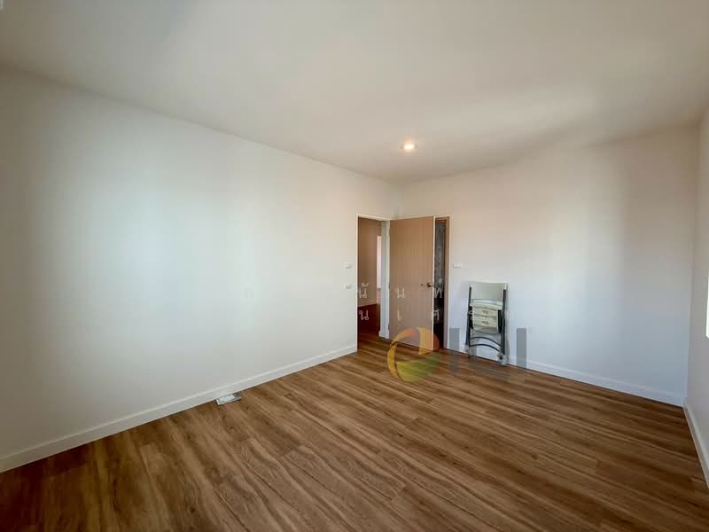 ซอยรัชดานิเวศน์ 14, Bangkok, ประชาอุทิศ 19, Samsen Nok, Huai Khwang, Bangkok, 4 Bedrooms, 250 sqm, Single Detached House For Sale, by อภัสนันท์ ภัคนราธนเศรษฐ์, 500212192 - DDproperty.com