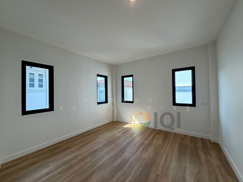 ซอยรัชดานิเวศน์ 14, Bangkok, ประชาอุทิศ 19, Samsen Nok, Huai Khwang, Bangkok, 4 Bedrooms, 250 sqm, Single Detached House For Sale, by อภัสนันท์ ภัคนราธนเศรษฐ์, 500212192 - DDproperty.com