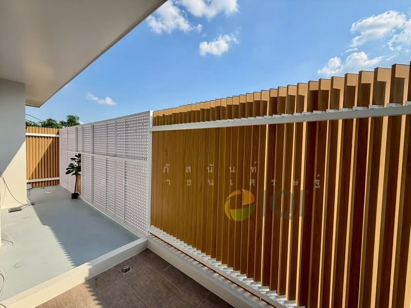 ซอยรัชดานิเวศน์ 14, Bangkok, ประชาอุทิศ 19, Samsen Nok, Huai Khwang, Bangkok, 4 Bedrooms, 250 sqm, Single Detached House For Sale, by อภัสนันท์ ภัคนราธนเศรษฐ์, 500212192 - DDproperty.com