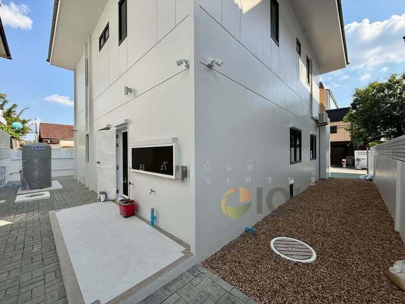 ซอยรัชดานิเวศน์ 14, Bangkok, ประชาอุทิศ 19, Samsen Nok, Huai Khwang, Bangkok, 4 Bedrooms, 250 sqm, Single Detached House For Sale, by อภัสนันท์ ภัคนราธนเศรษฐ์, 500212192 - DDproperty.com