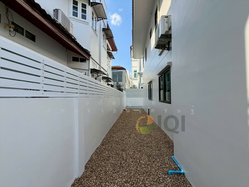 ซอยรัชดานิเวศน์ 14, Bangkok, ประชาอุทิศ 19, Samsen Nok, Huai Khwang, Bangkok, 4 Bedrooms, 250 sqm, Single Detached House For Sale, by อภัสนันท์ ภัคนราธนเศรษฐ์, 500212192 - DDproperty.com