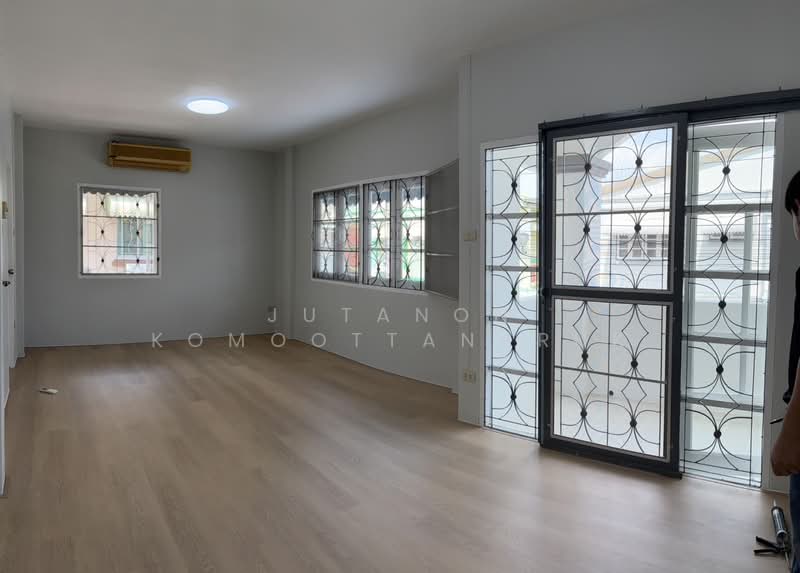 For Sale - ขายบ้านทาวน์เฮ้าส์ 2 ชั้น ม.ลภาวัน ถ.บางกรวย-ไทรน้อย ทำเลดี เดินทางสะดวก, Nonthaburi