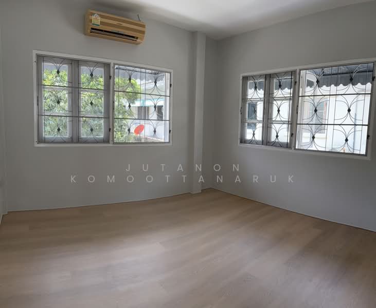 For Sale - ขายบ้านทาวน์เฮ้าส์ 2 ชั้น ม.ลภาวัน ถ.บางกรวย-ไทรน้อย ทำเลดี เดินทางสะดวก, Nonthaburi