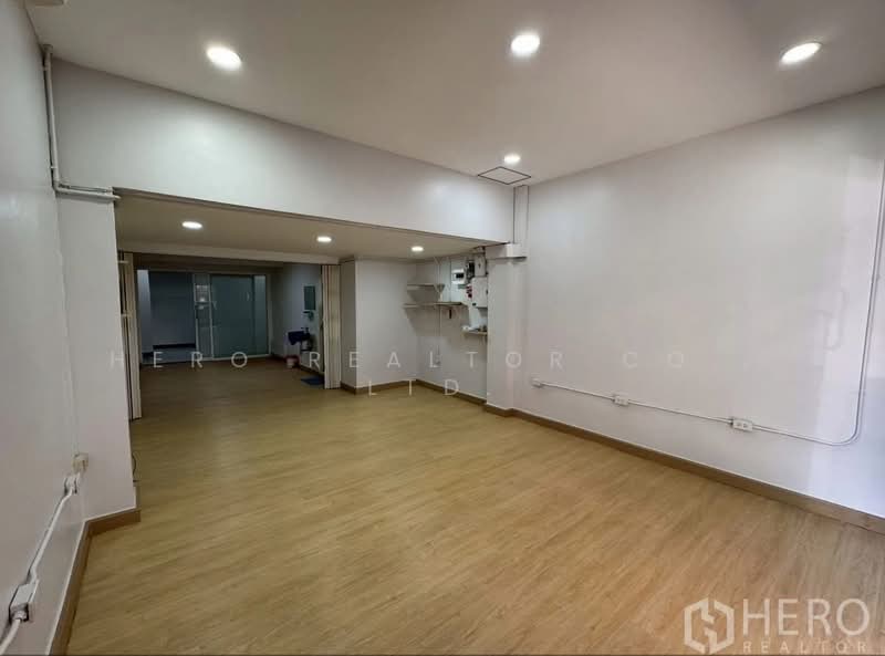 ให้เช่า - For Rent Home Office 252 sqm near BTS Surasak & BTS Saint Louis in Sathon HRE00475, กรุงเทพ