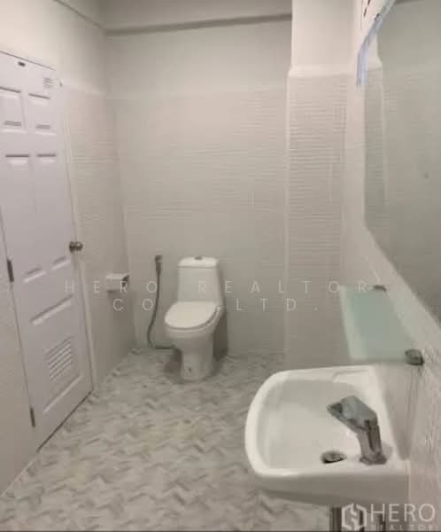 ให้เช่า - For Rent Home Office 252 sqm near BTS Surasak & BTS Saint Louis in Sathon HRE00475, กรุงเทพ