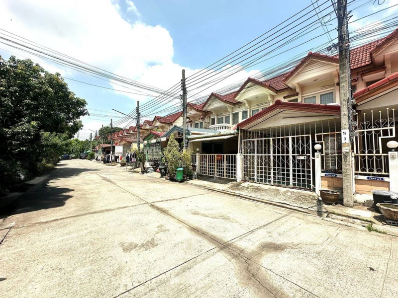 For Sale - ขาย ทาวน์เฮ้าส์ 2 ชั้น หมู่บ้าน เพชรทวีสุข เพชรเกษม 106, Bangkok