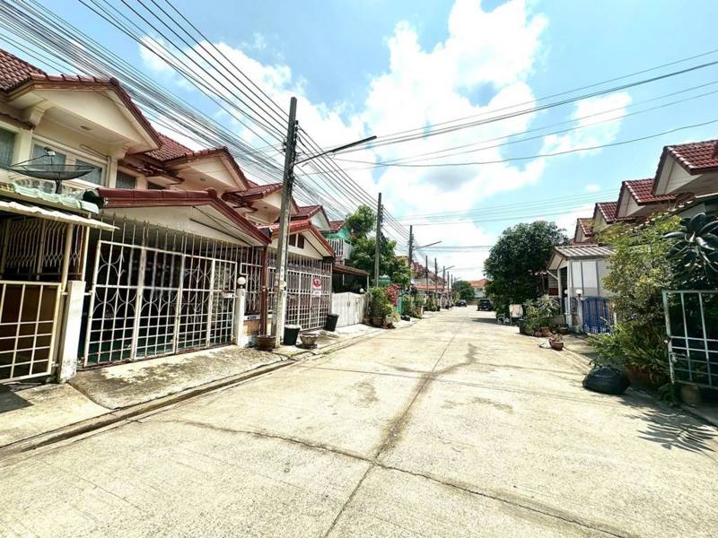 For Sale - ขาย ทาวน์เฮ้าส์ 2 ชั้น หมู่บ้าน เพชรทวีสุข เพชรเกษม 106, Bangkok