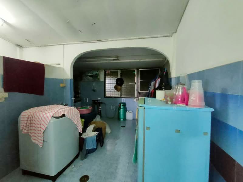 For Sale - หมู่บ้านหลังคาแดง เคหะร่มเกล้า24 กรุงเทพมหานคร, Bangkok