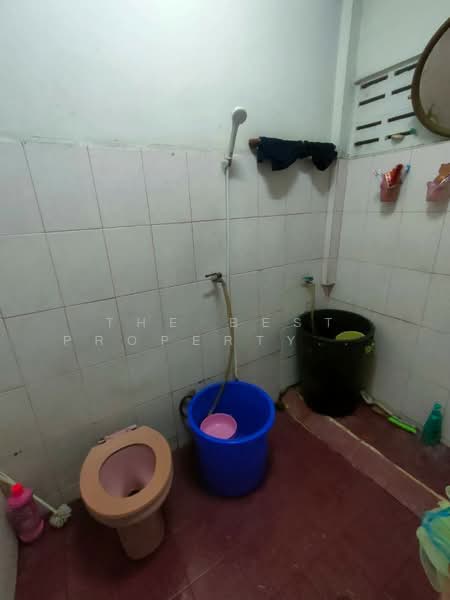 For Sale - หมู่บ้านหลังคาแดง เคหะร่มเกล้า24 กรุงเทพมหานคร, Bangkok