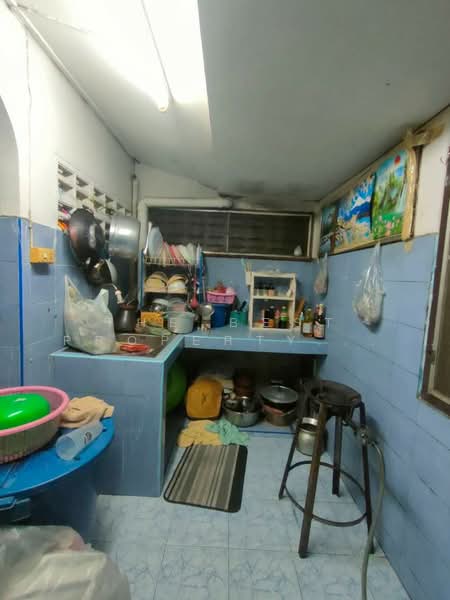 For Sale - หมู่บ้านหลังคาแดง เคหะร่มเกล้า24 กรุงเทพมหานคร, Bangkok