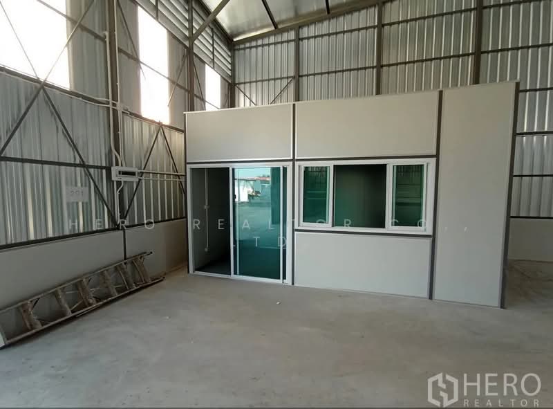 For Rent - For rent Warehouse 300 sqm in Phraek Sa Samut Prakan HRE00480, Samut Prakan
