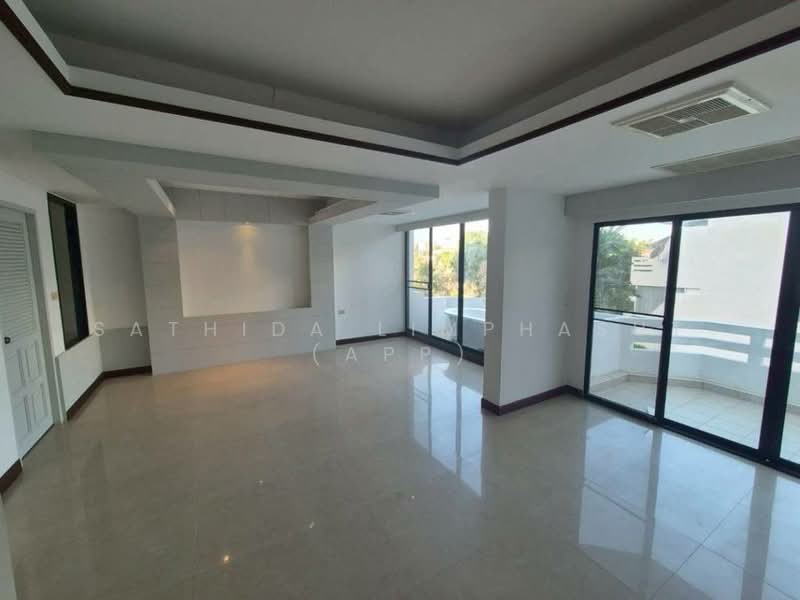 Jomtien Condotel and Village, Chon Buri (Pattaya), 318/39 Thappraya Rd, Nong Pru, Bang Lamung (Pattaya), Chon Buri (Pattaya), 8 Bedrooms, 375 sqm, Villa For Sale, by Sathida Limphasut (App), 500212464 - DDproperty.com