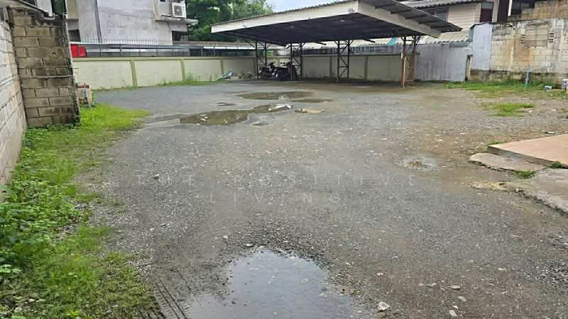 For Rent - 3-Storey Commercial Building – Wua Lai Area, Chiang Mai