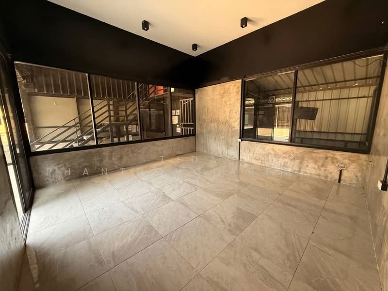 Warehouse for rent, located on Phatthanachonbut 3 Road, near the motorway and Suvarnabhumi Airport., Bangkok, Khlong Song Ton Nun, Lat Krabang, Bangkok, , 590 sqm, Warehouse/Factory For Rent, by Tida phanthonglarptawee, 500212543 - DDproperty.com