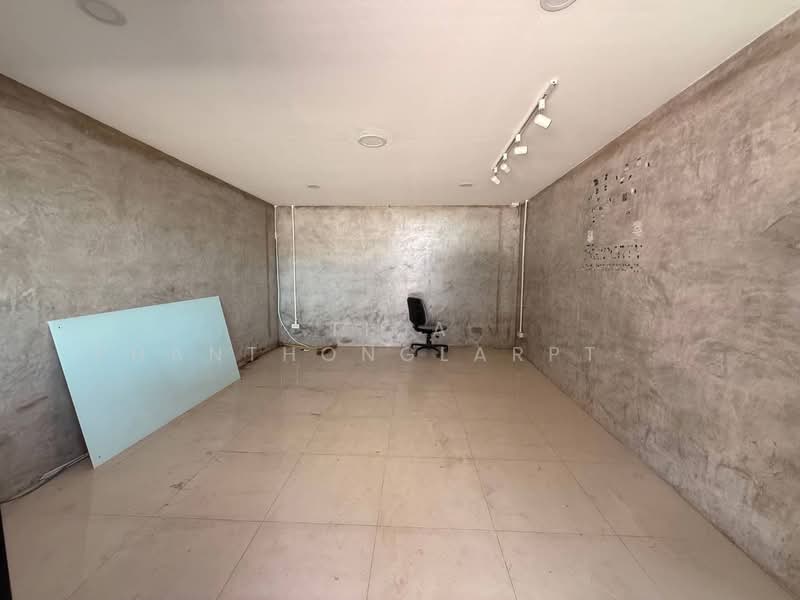 Warehouse for rent, located on Phatthanachonbut 3 Road, near the motorway and Suvarnabhumi Airport., Bangkok, Khlong Song Ton Nun, Lat Krabang, Bangkok, , 590 sqm, Warehouse/Factory For Rent, by Tida phanthonglarptawee, 500212543 - DDproperty.com