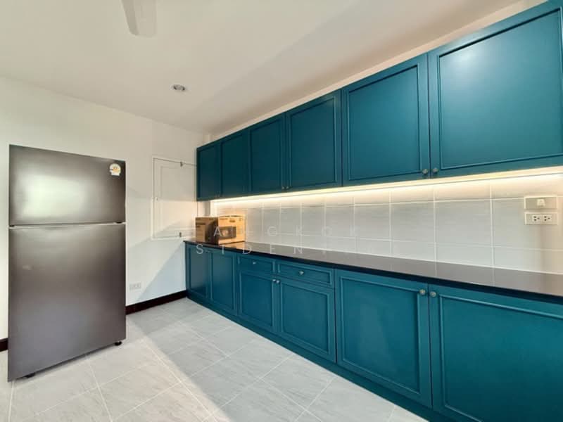 Rishi Court, Bangkok, 47 Soi Sukhumvit 15, Khlongtoei Nua, Watthana, Bangkok, 3 Bedrooms, 200 sqm, Apartment For Rent, by Bangkok Residential, 500212709 - DDproperty.com