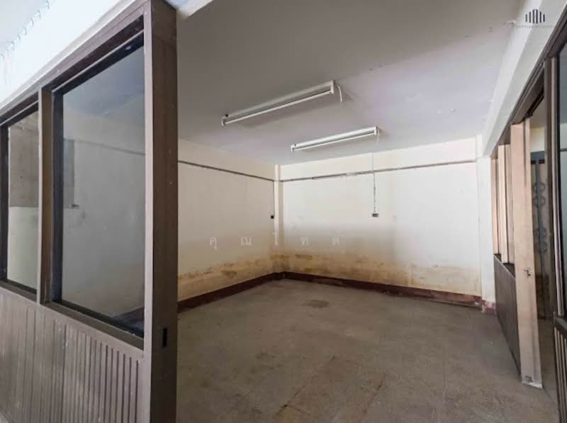 For Sale - ทำเลการค้าติดแนวรถไฟฟ้าMRT!!! เหมาะทำออฟฟิศ คลังสินค้า ขายตึกแถว 4.5 ชั้น2 คูหา 33 ตรว. ติดถนน, Bangkok