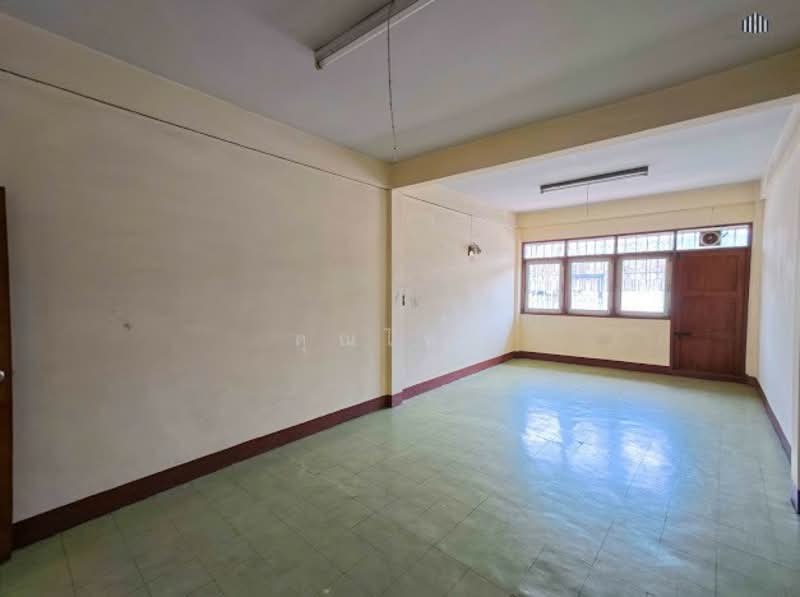 ขาย - ทำเลการค้าติดแนวรถไฟฟ้าMRT!!! เหมาะทำออฟฟิศ คลังสินค้า ขายตึกแถว 4.5 ชั้น2 คูหา 33 ตรว. ติดถนน, กรุงเทพ