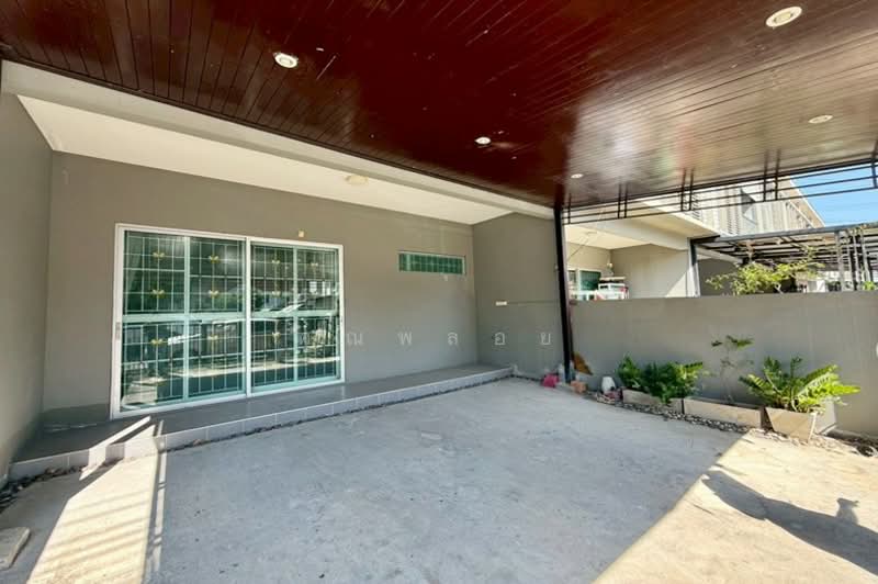 Pruksa Lite Lox Donmuang, Bangkok, Soi Thoet Rachan 45, Si Khan, Don Mueang, Bangkok, 3 Bedrooms, 119 sqm, Townhouse For Sale, by คุณพลอย, 500212761 - DDproperty.com